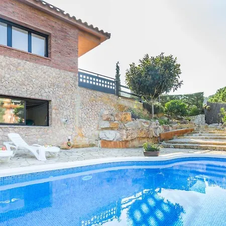 Sleeps 8 *