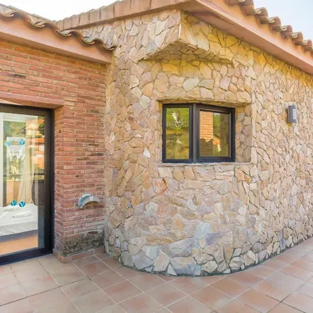 Sleeps 8 Льорет-де-Мар
