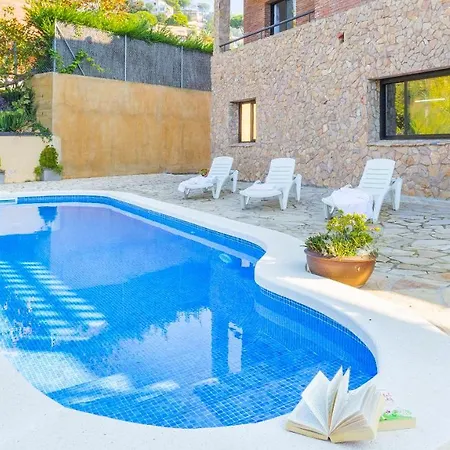 빌라 Sleeps 8 료렛 드 마르